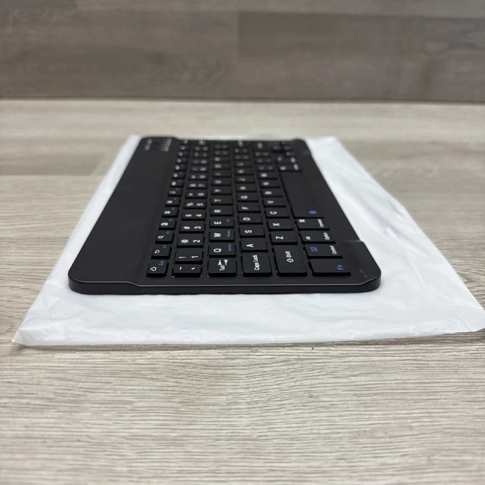 Ultrathin Wireless Bluetooth Keyboard for IOS, Android,‎ Windows W/ Mouse USB's